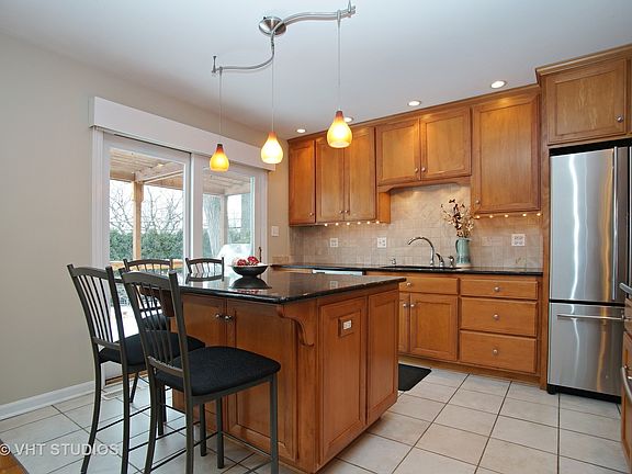 3rd image of 106 E Canterbury Dr