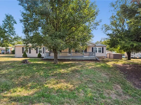 34 Buck Run, Linn Valley, KS 66040