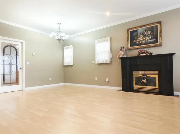 6060 Clinton St, Burnaby, BC V5J 2M5