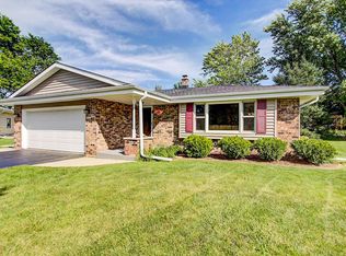 1031 Christopher Ct, Oconomowoc, WI 53066