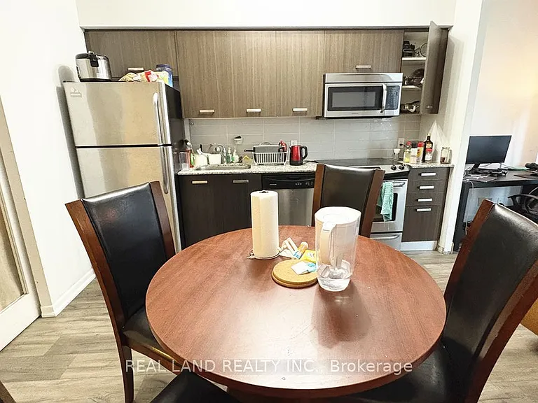 832 Bay St #502 — Photo 5