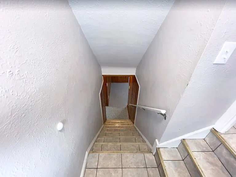 18512 Lewis Dr — Photo 19