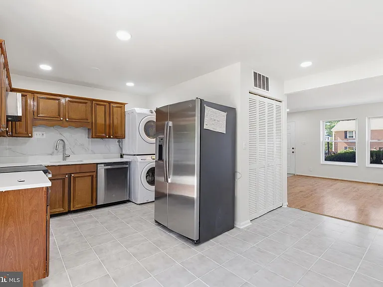102 N Duke Dr — Photo 10