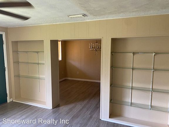 3rd image of 419 Parkwood Dr