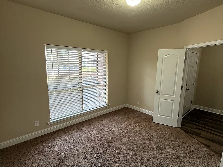 2216 Livingstone Ct — Photo 8