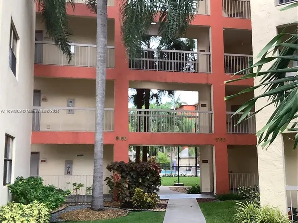 8160 Geneva Ct APT 304, Doral, FL 33166