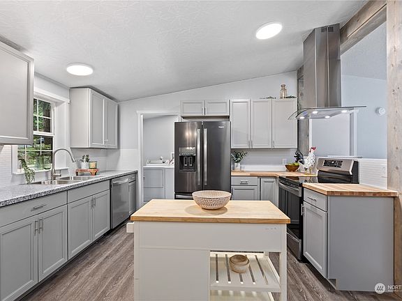 3rd image of 2844 Park Drive