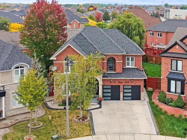 16 Regis Cir, Brampton, ON L6P 1Y8