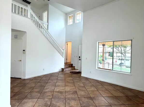 143 Pennsylvania Dr, Salinas, CA 93906