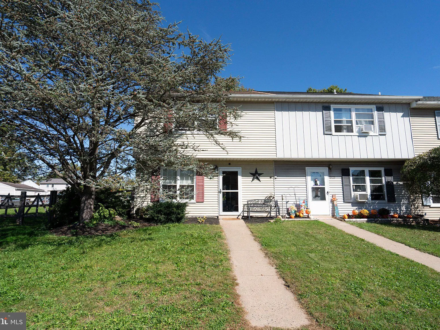 3 bed, 1.5 bath, 1160 sqft, $2,200 — Photo 4