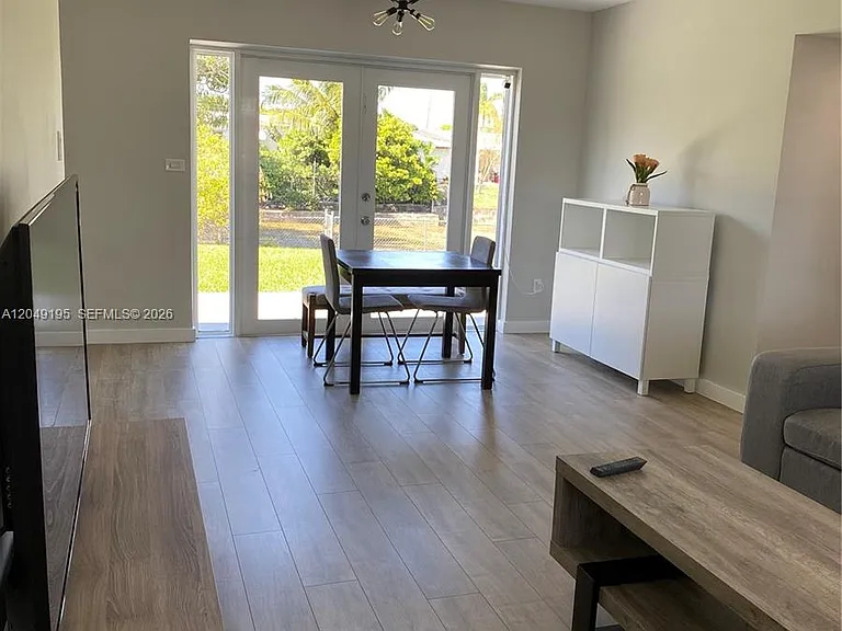 11121 SW 46th St — Photo 3
