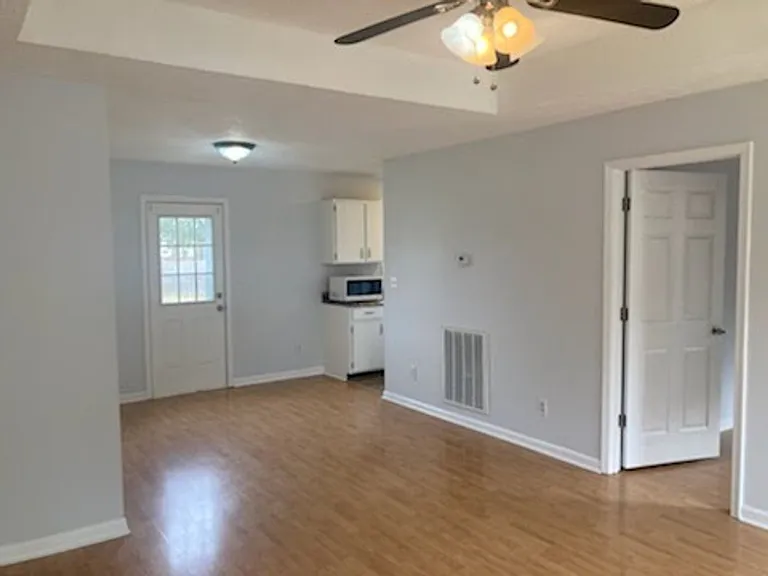219 Tobacco Rd — Photo 7