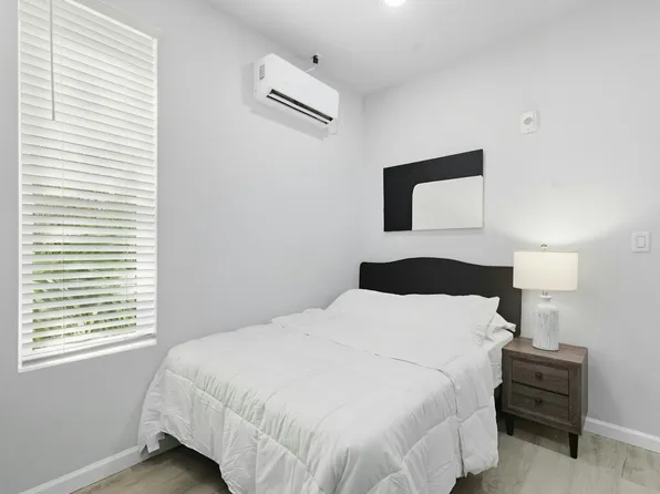 715 28th St #H, Galveston, TX 77550