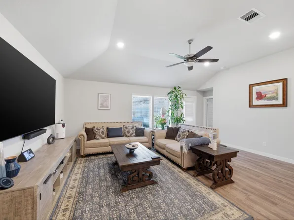 1202 Filly Creek Dr, Alvin, TX 77511