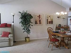 4th image of 208 Chardonnay Ln
