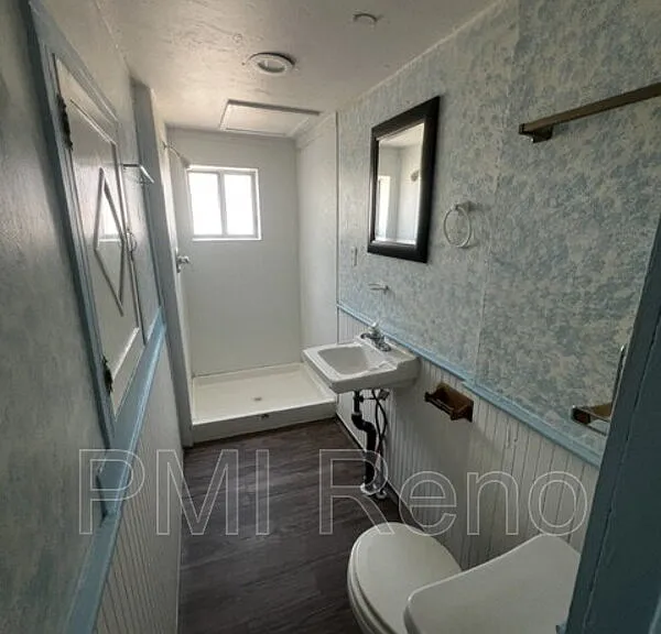 724 W 6th St #B — Photo 1