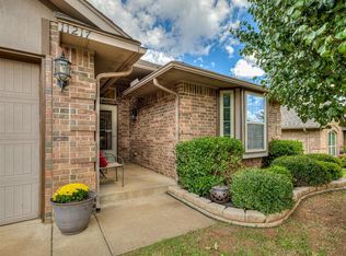 11217 NW 98th St, Yukon, OK 73099