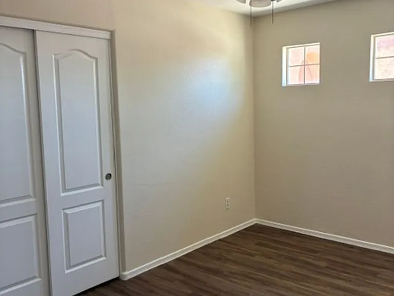 802 S 112th Ave — Photo 16