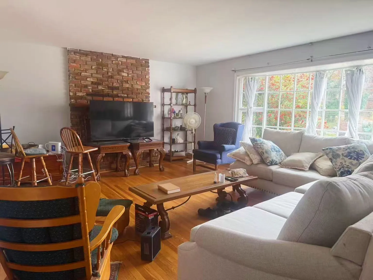 4 bed, 2.5 bath, 2281 sqft, $750 — Photo 3