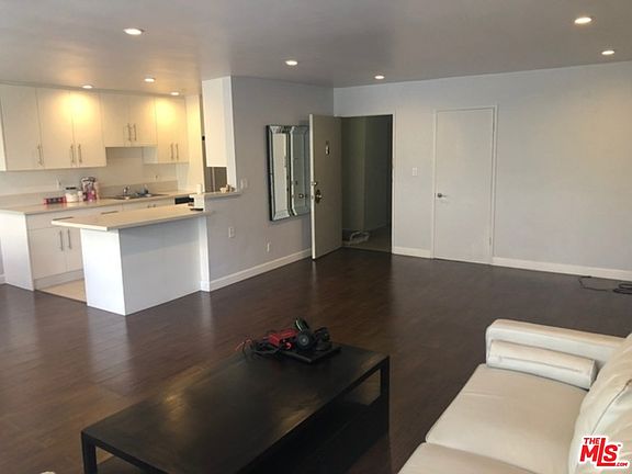 3rd image of 136 S Palm Dr APT 302