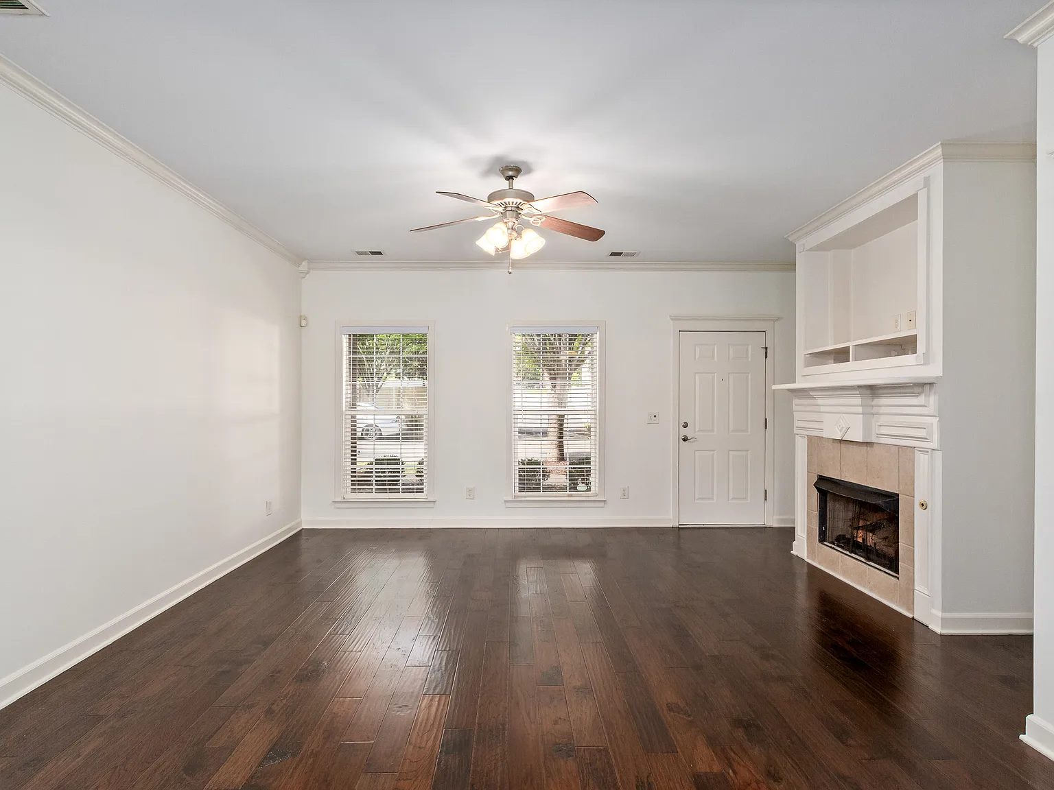 2 bed, 2.5 bath, 1296 sqft, $1,950 — Photo 3