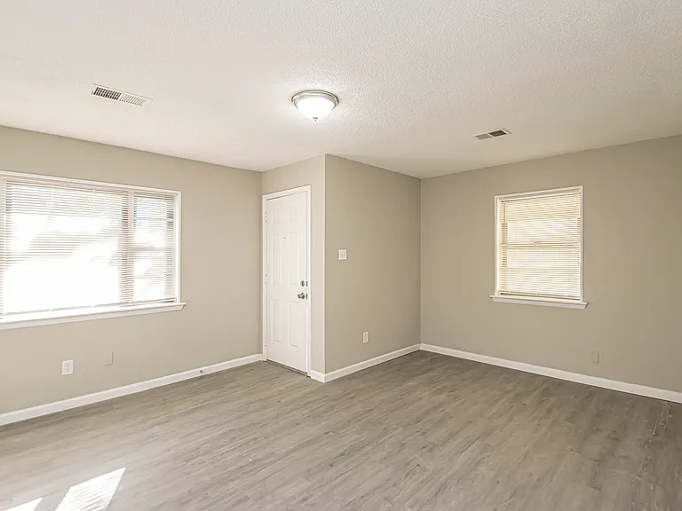 2601 Gattin Rd — Photo 9