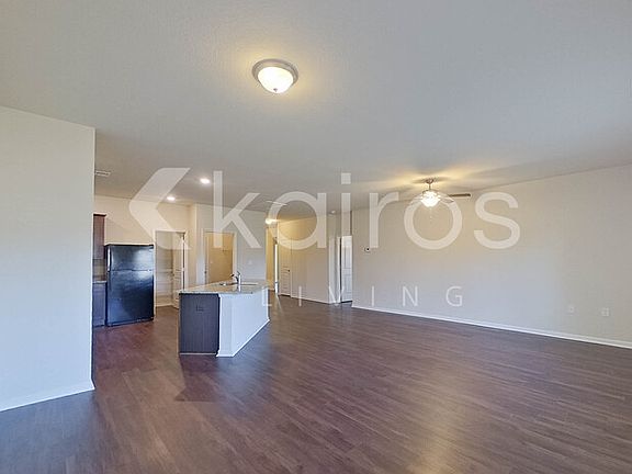 4th image of 10994 Lakeview Cir