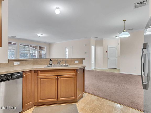 5th image of 226 Mill Pond Way