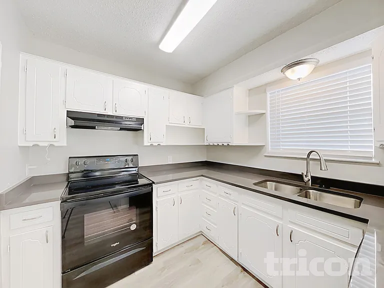 155 Bellvue Dr — Photo 5