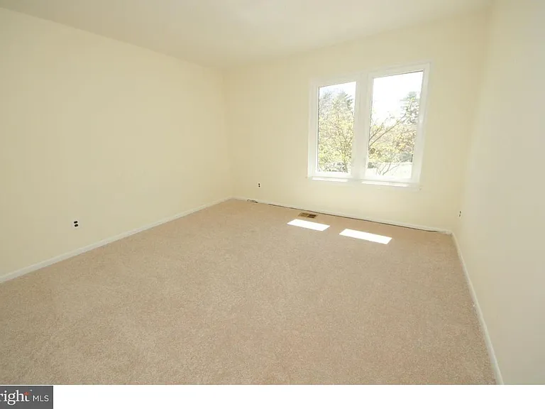 10 Sayre Dr — Photo 10
