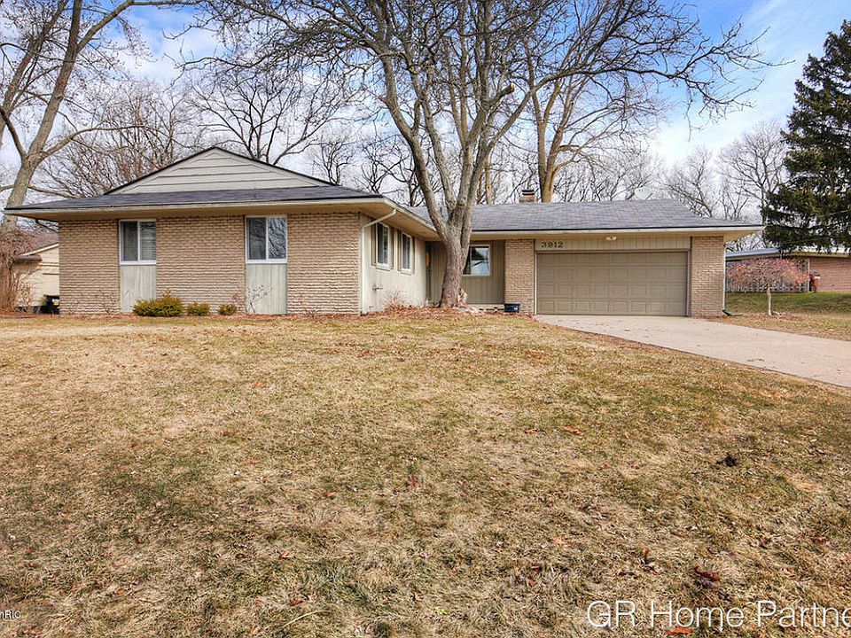 1st image of 3912 Keeweenaw Dr NE