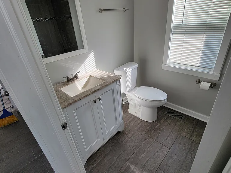 258 N Porter St — Photo 4