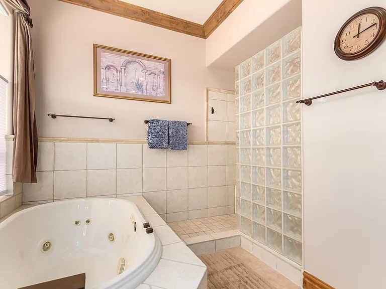 6770 E Skyline Dr — Photo 3