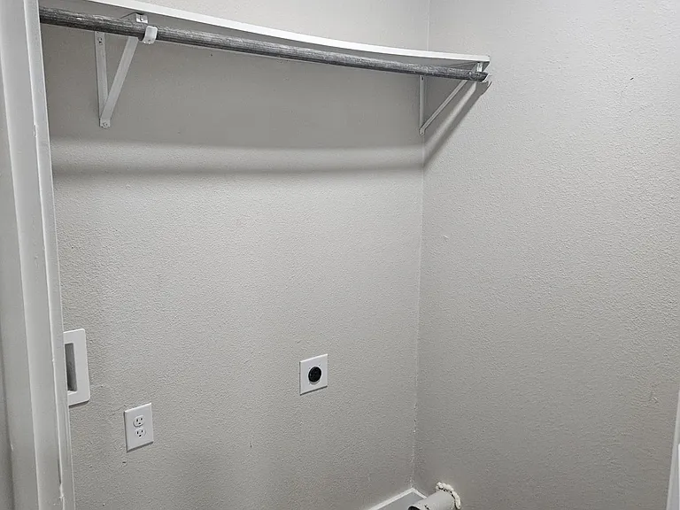 301 Kansas St — Photo 3