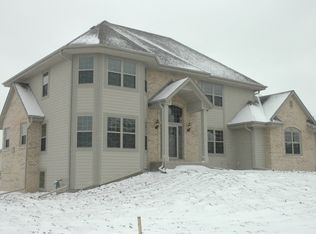 N36W22939 Wyndemere Dr, Pewaukee, WI