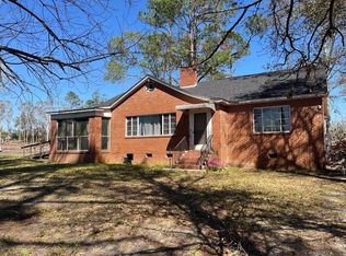 195 S Victory Dr, Lyons, GA 30436