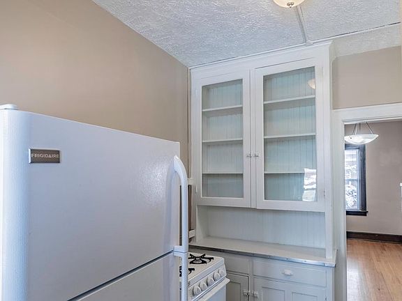 5th image of 2464 Harney St APT 10