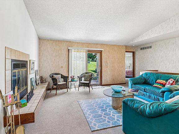 4th image of 8026 Echo Dr