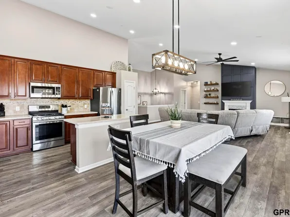 10817 S 111th St, Papillion, NE 68046