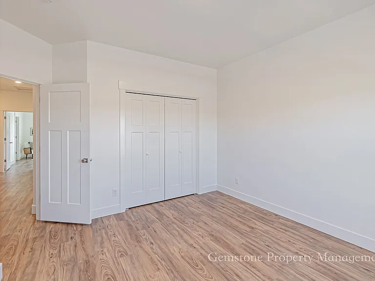 528 Harvester Ave — Photo 34