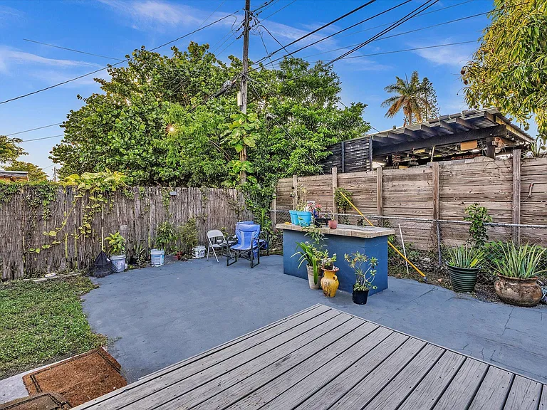 700 SW 5th Ct — Photo 23