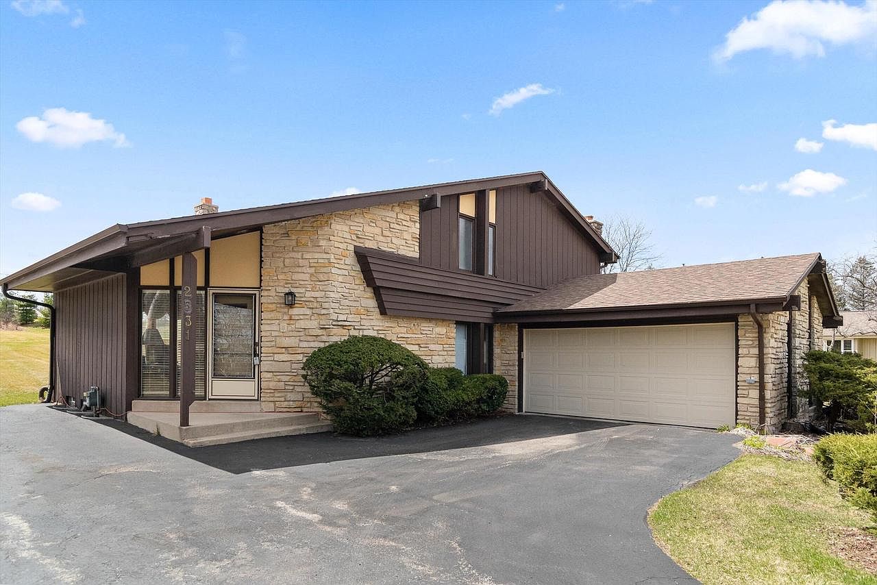 2531 West Glenbrook Ln, Mequon, WI 53092 Zillow
