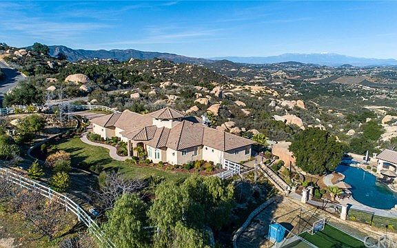 5th image of 41750 Hacienda Dr