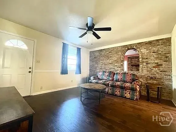 320 Chatham Villa Dr — Photo 3