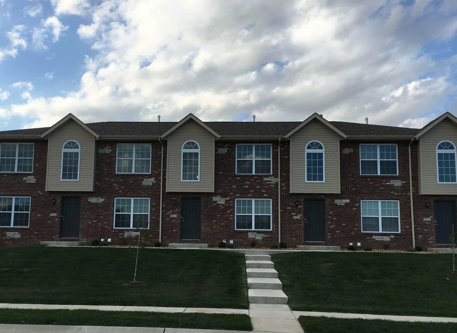 2 bed, 1.5 bath, 1280 sqft, $1,525 — Photo 1