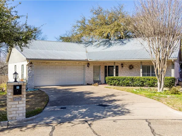 208 Wellington Dr, Woodway, TX 76712