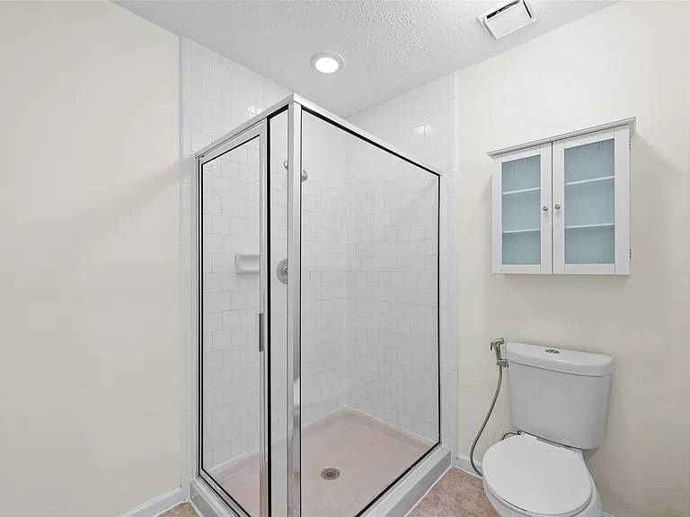 17402 Eastwood Cir — Photo 8