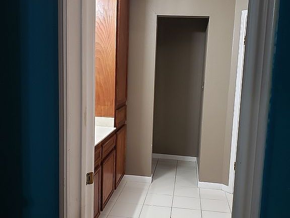 4th image of 822 Briarwood St