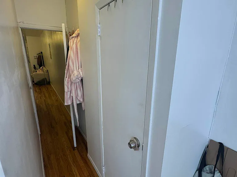 401 E 91st St #10 — Photo 15