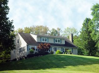 2 Smithfield Rd, Lebanon, NJ 08833